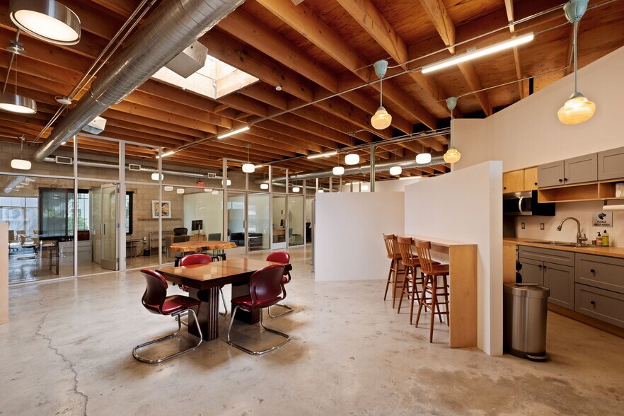More Photos Of 5450-5458 W Washington Blvd, Los Angeles Office For Lease
