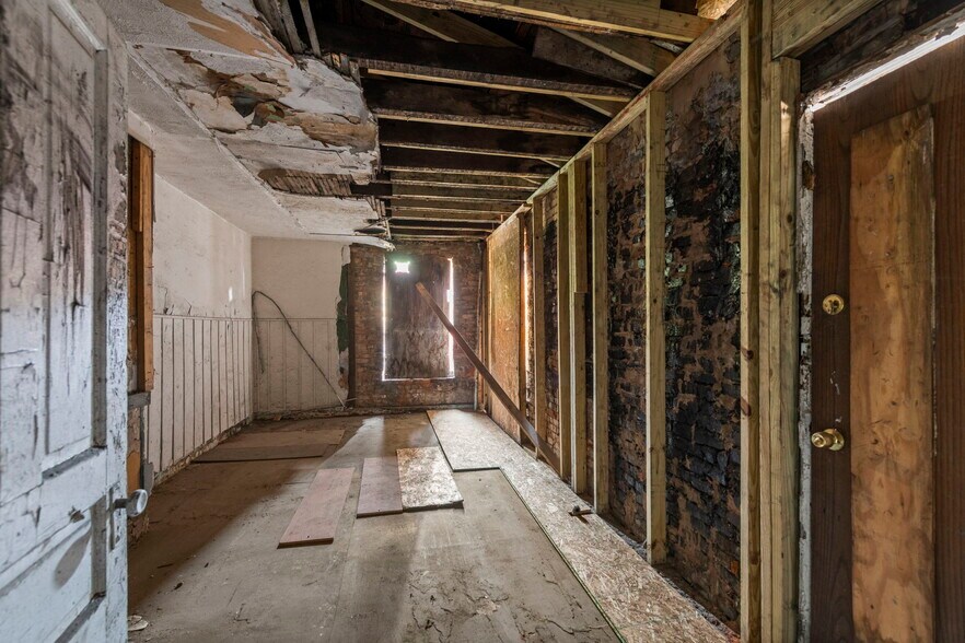 More Photos Of 1648 Vine St, Cincinnati Storefront Retail Residential For Sale