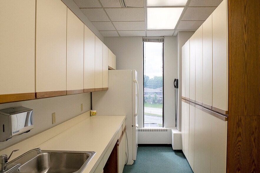 More Photos Of 29001 Cedar Rd, Lyndhurst Medical For Lease