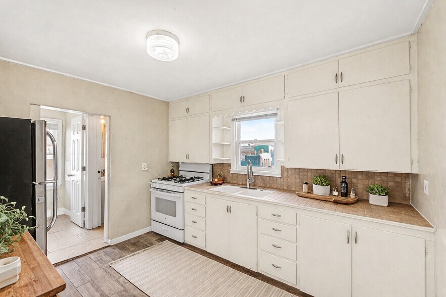 More Photos Of 308 Chestnut St, Silver Lake Apartments For Sale