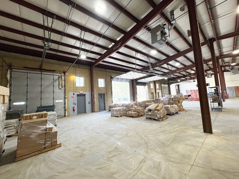 More Photos Of 140 Washington St, Foxborough Warehouse For Lease