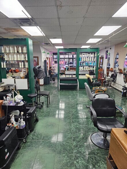 More Photos Of 11505 Liberty Ave, South Richmond Hill General Retail For Lease