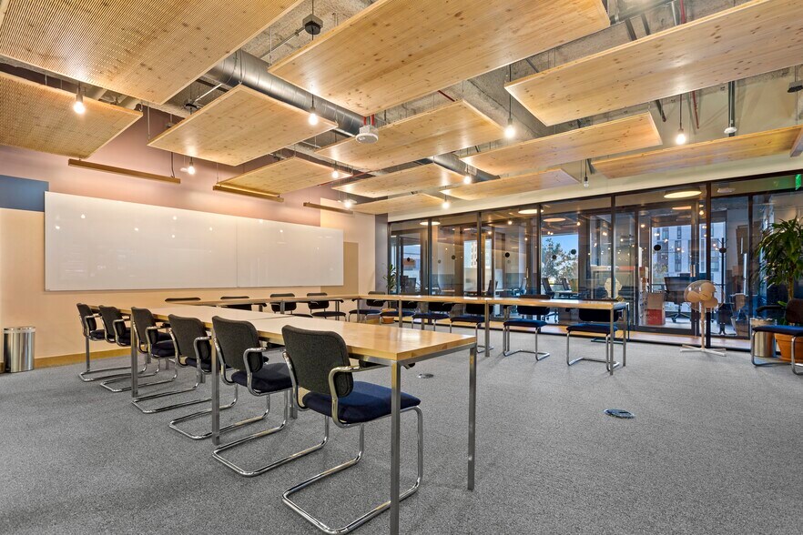 More Photos Of 1111 Broadway, Oakland Coworking Space