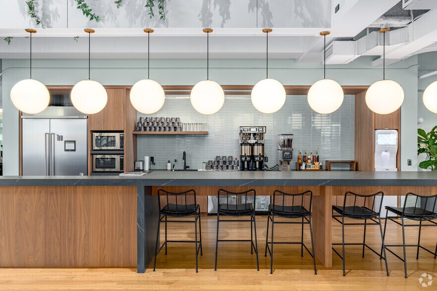 More Photos Of 12 E 49th St, New York Coworking Space