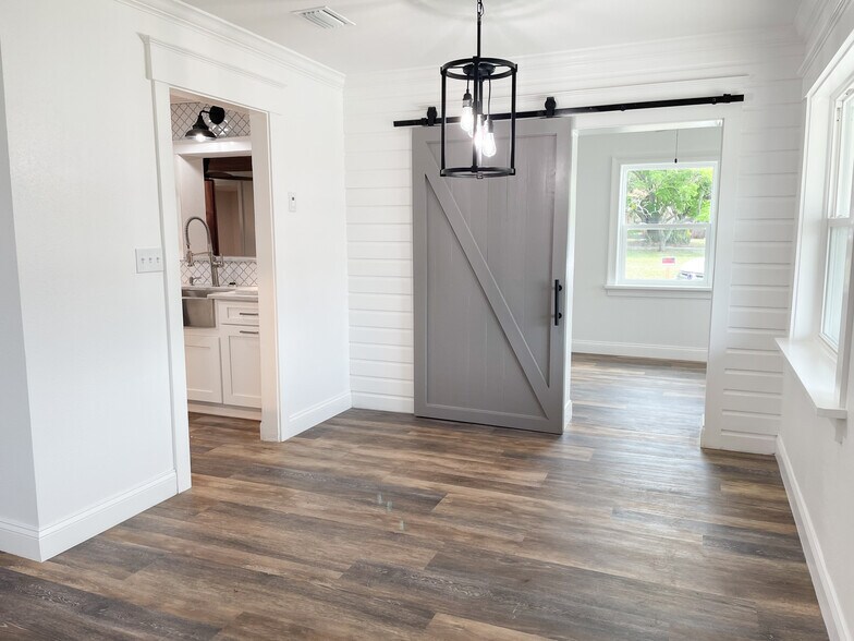 More Photos Of 1005 N Church Ave, Mulberry Medical For Lease