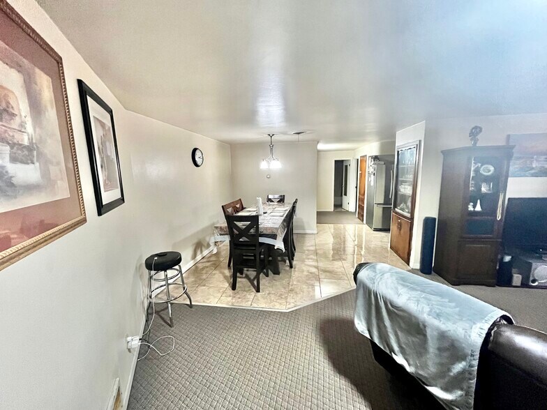 More Photos Of 215 N Broadway St, Post Hotel For Sale