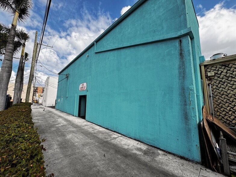 More Photos Of 716 Lake Ave, Lake Worth Storefront For Sale