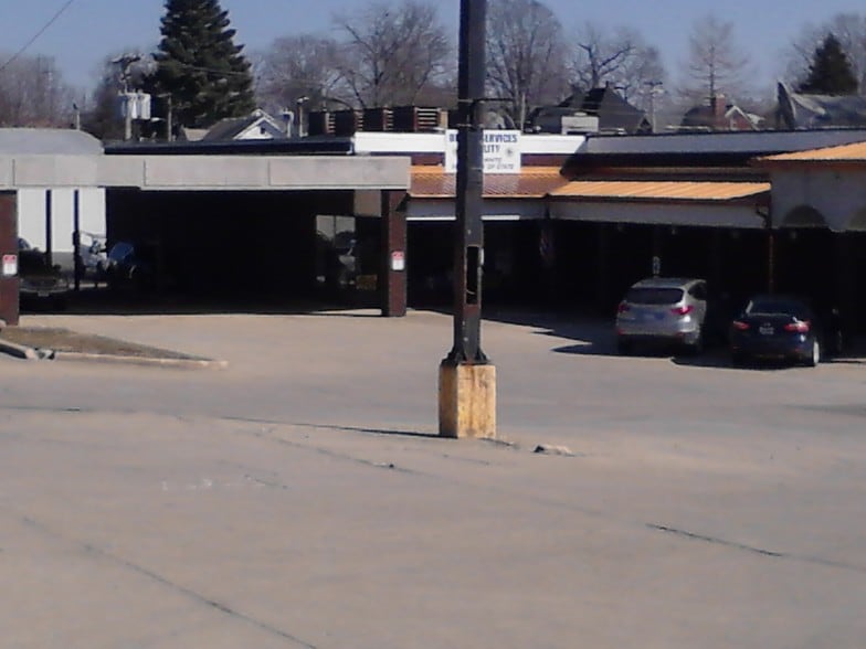 More Photos Of 13 Old Capitol Shopping Ctr, Vandalia Storefront Retail Office For Sale