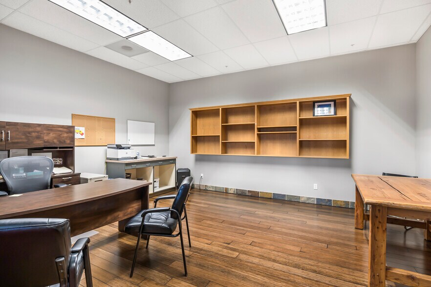 More Photos Of 601 N Larch St, Sisters Research And Development For Sale