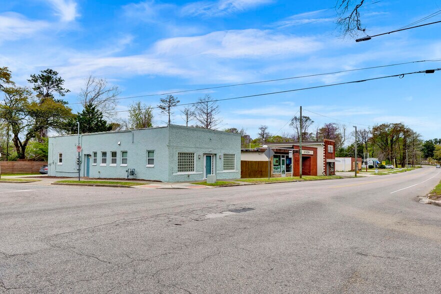 More Photos Of 2020 Princess Place Dr, Wilmington Freestanding For Sale
