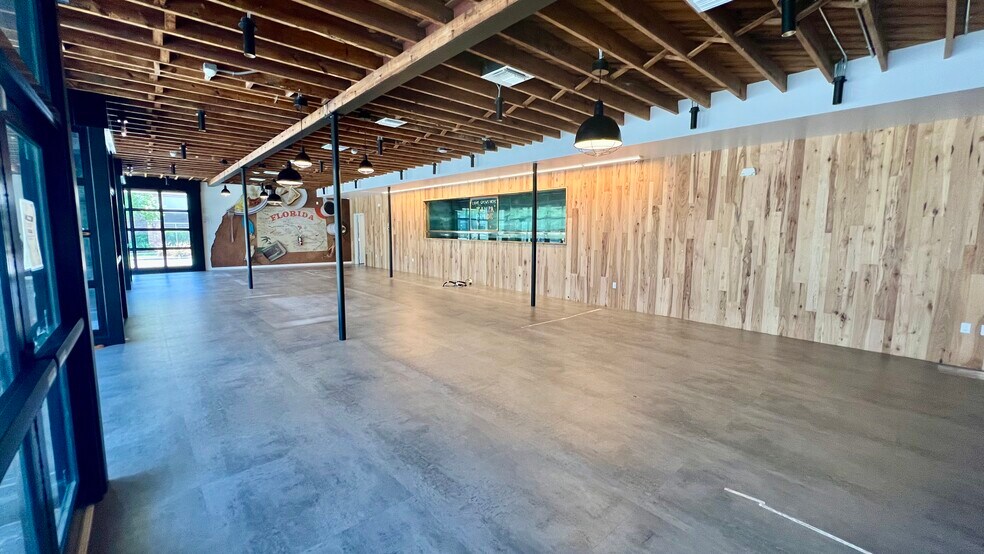 More Photos Of 2409 S Macdill Ave, Tampa Freestanding For Lease