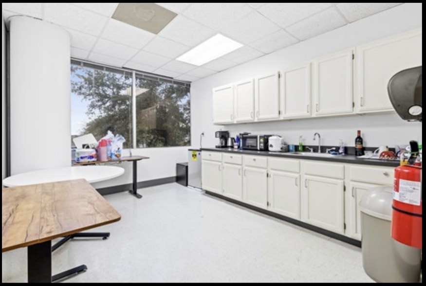 More Photos Of 1200 W Walnut Hill Ln, Irving Office For Lease
