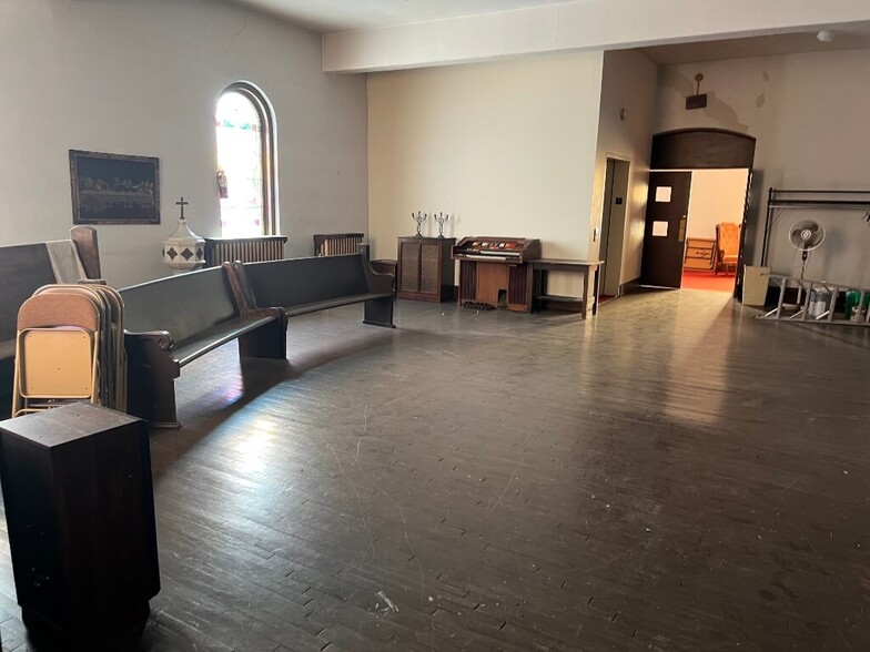 More Photos Of 218 E Franklin St, Jackson Religious Facility For Sale