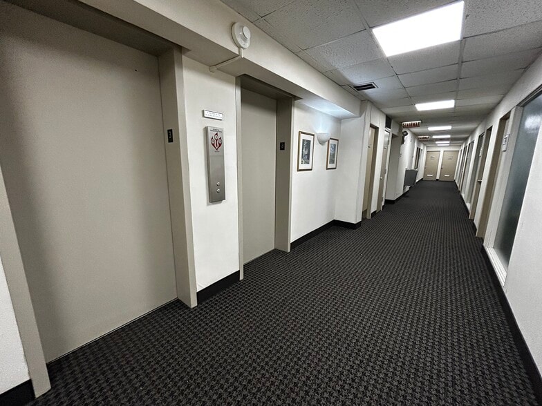 More Photos Of 5901 N Cicero Ave, Chicago Office For Lease
