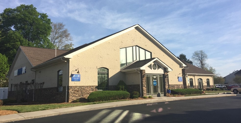 More Photos Of 3911 Fountain Grove Dr, High Point Medical For Lease