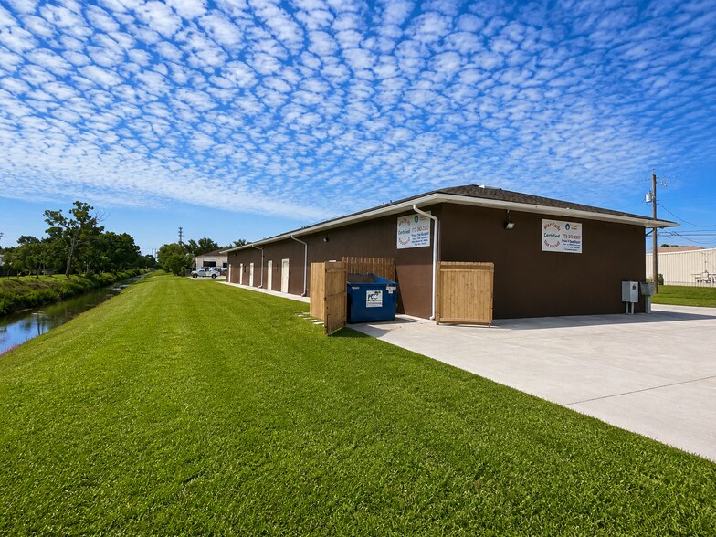 More Photos Of 1901-1913 SW Biltmore St, Port Saint Lucie Light Manufacturing For Lease
