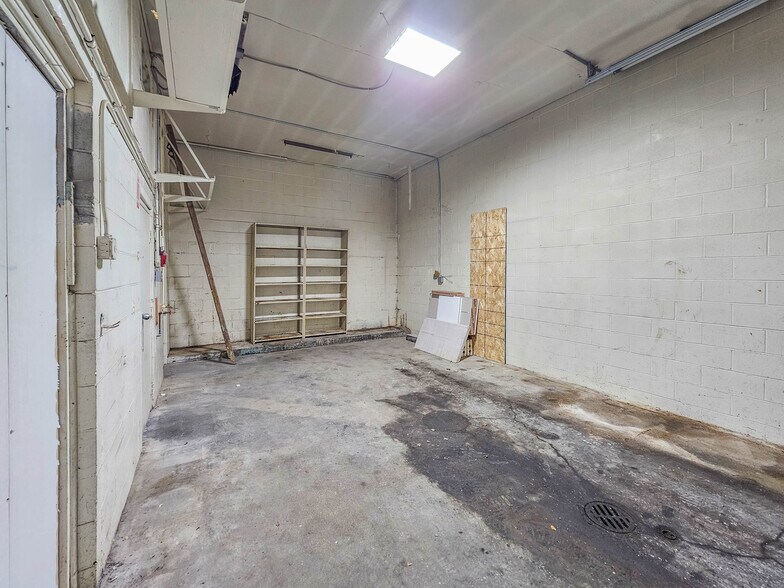 More Photos Of 1001 Pierce St, Omaha Flex For Lease