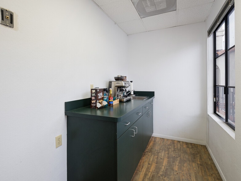 More Photos Of 302 W Grand Ave, El Segundo Office For Lease