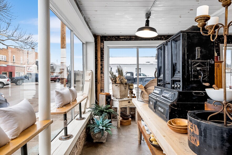 More Photos Of 219 Jefferson St, Waupaca Storefront Retail Office For Sale