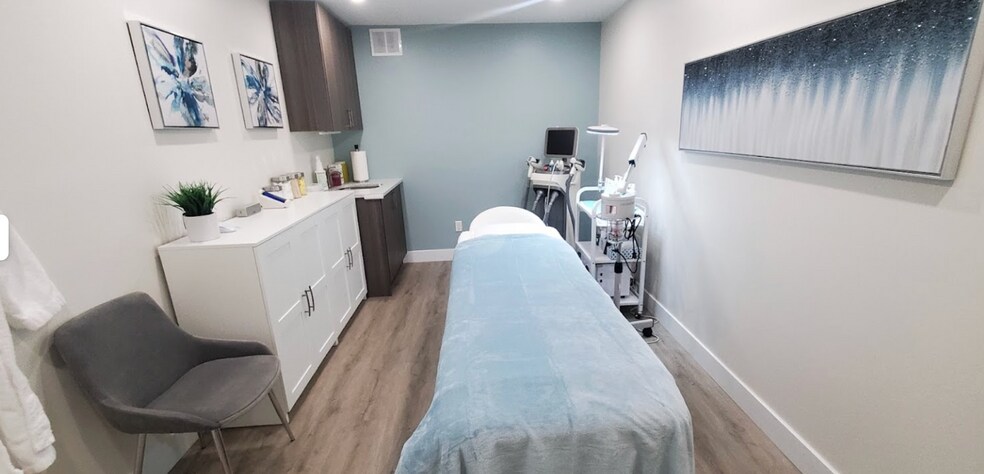 More Photos Of 1904 20th Ave NW, Calgary Storefront Retail Office For Lease