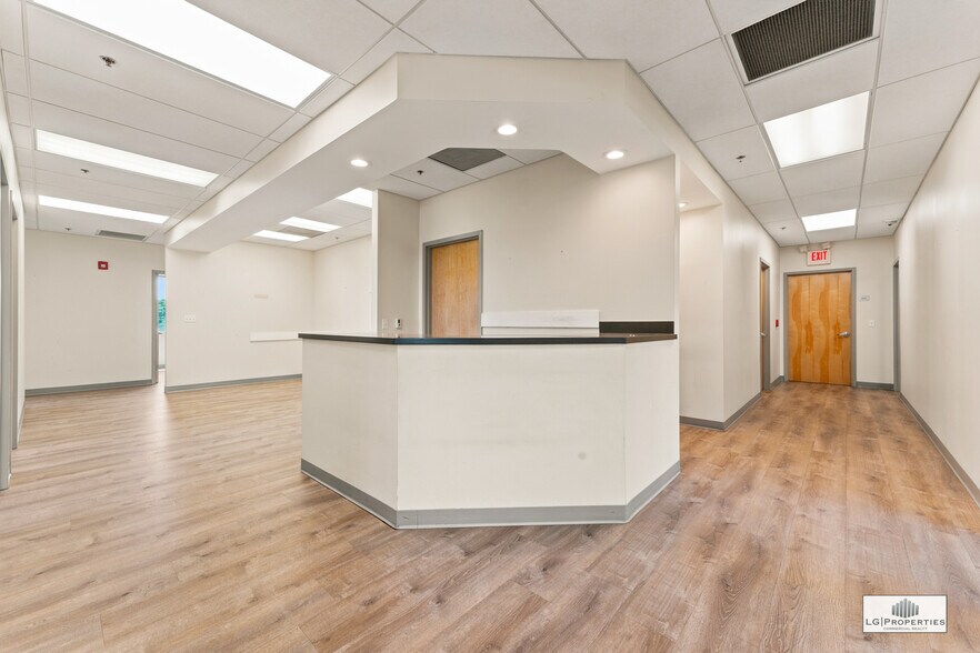 More Photos Of 456 Chestnut St, Lakewood Office For Lease