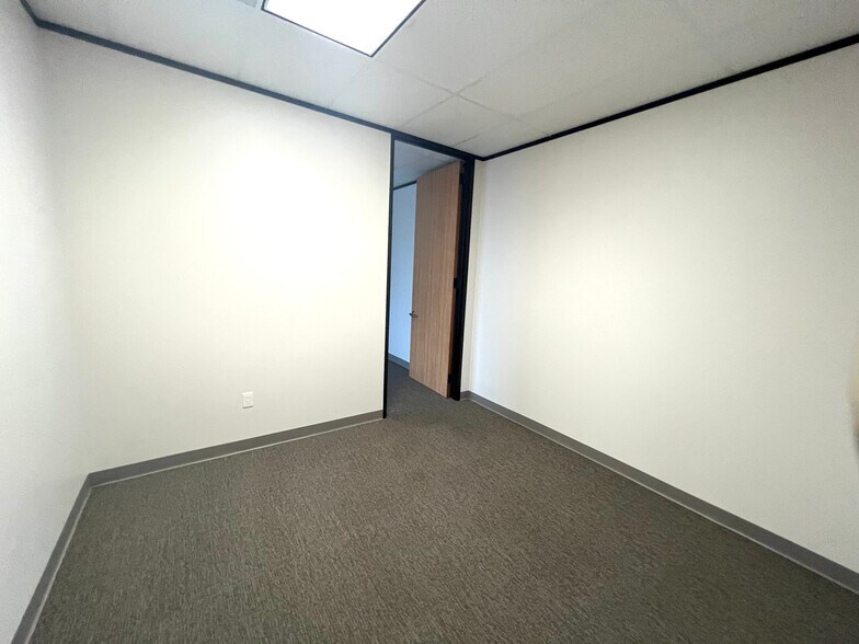 More Photos Of 3033 Chimney Rock Dr, Houston Office For Lease