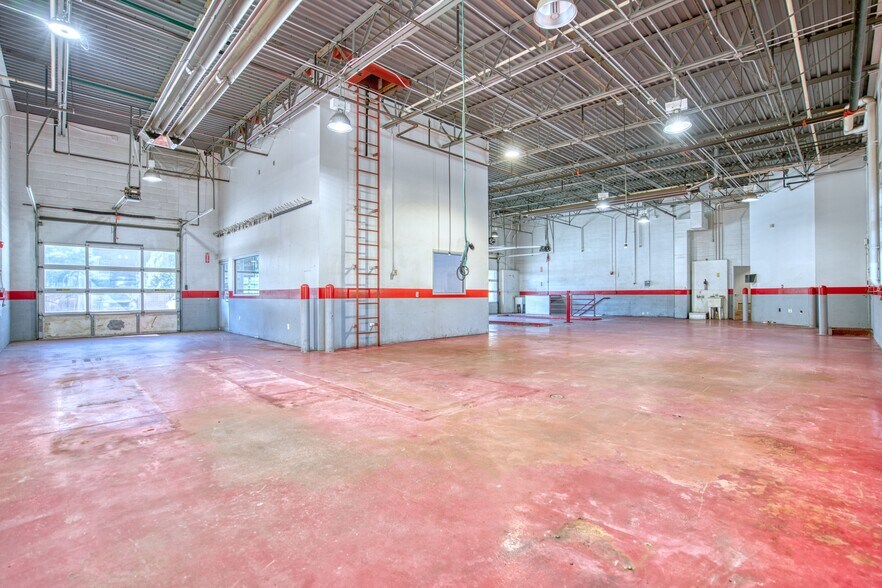More Photos Of 165 S McCaslin Blvd, Louisville Auto Repair For Lease