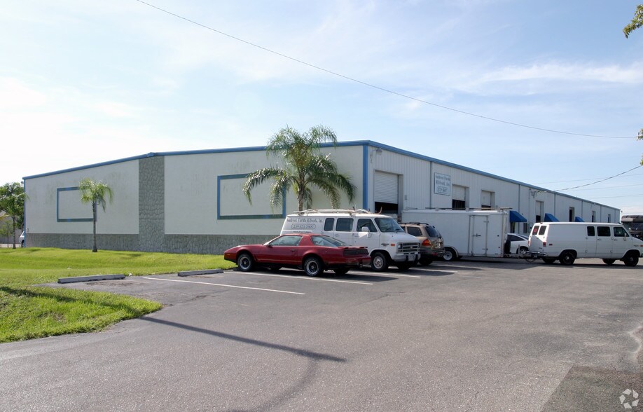 More Photos Of 820 NE 24th Ln, Cape Coral Warehouse For Lease