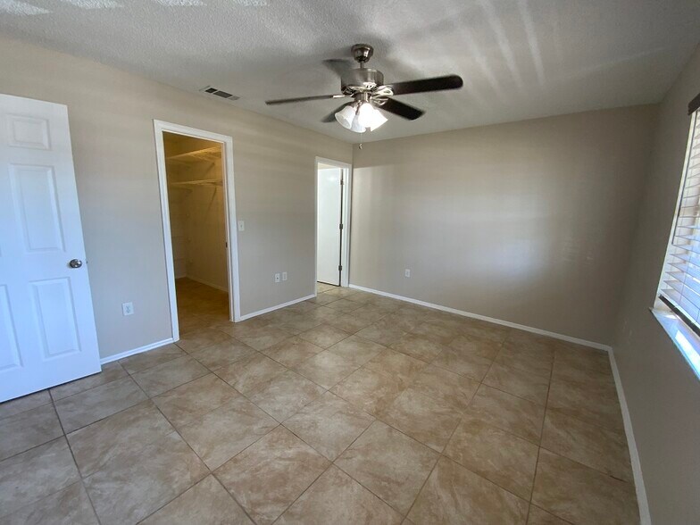 More Photos Of 855 Jamaica Rd, Venice Apartments For Sale