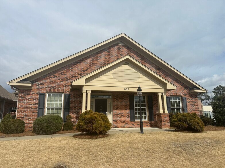 More Photos Of 609 Executive Plz, Fayetteville Medical For Sale