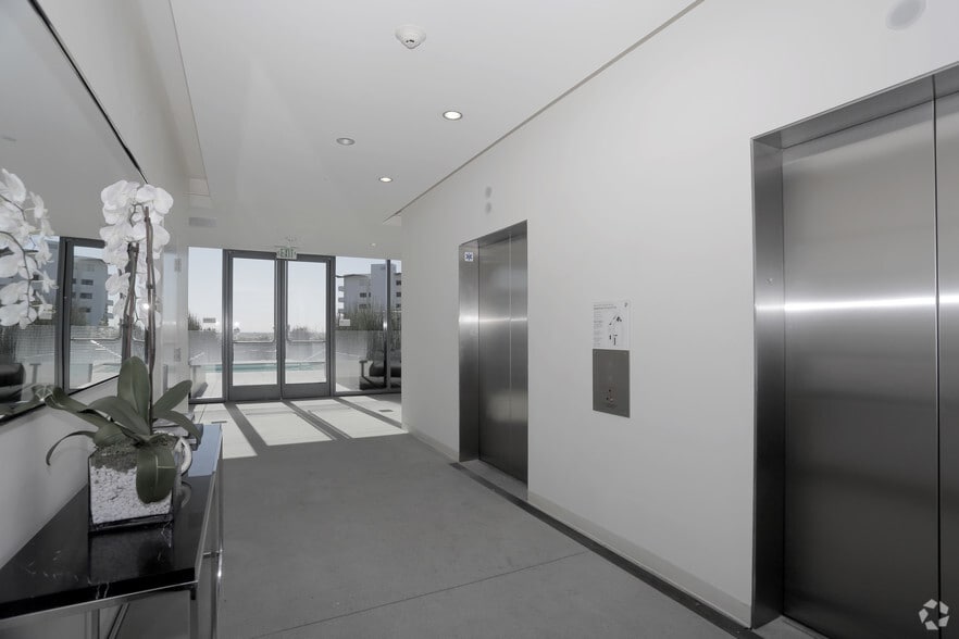 More Photos Of 8500 W Sunset Blvd, West Hollywood Apartments For Lease