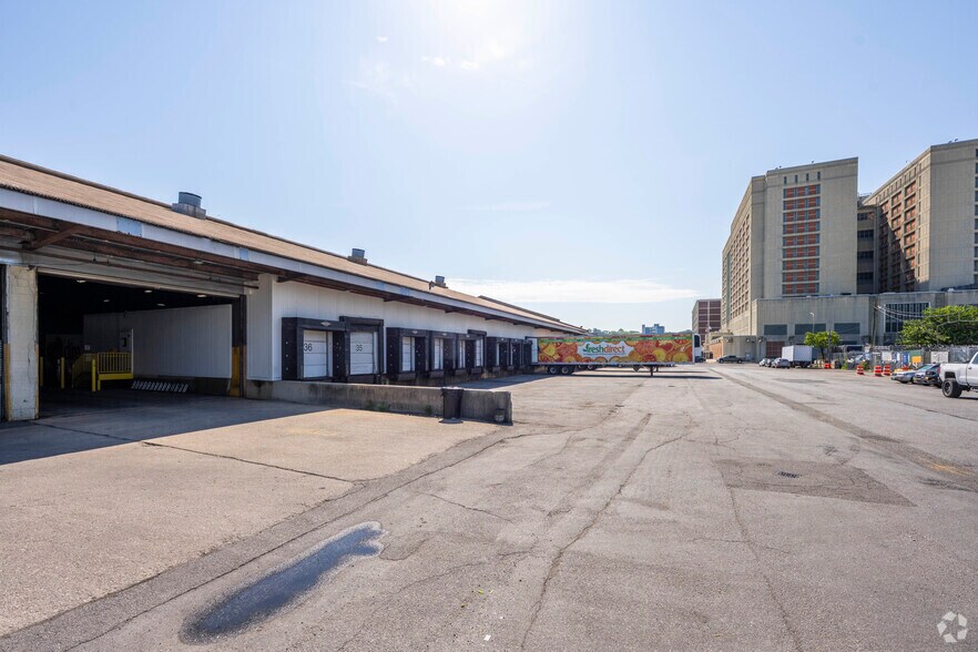 More Photos Of 9 29th St, Brooklyn Distribution For Lease