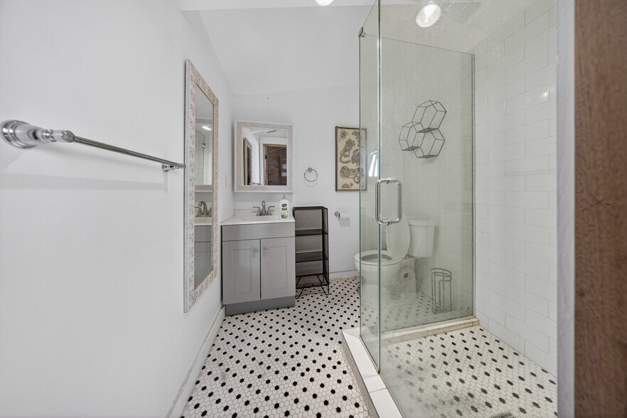 More Photos Of 5221 Pacific Blvd, Huntington Park Warehouse For Lease