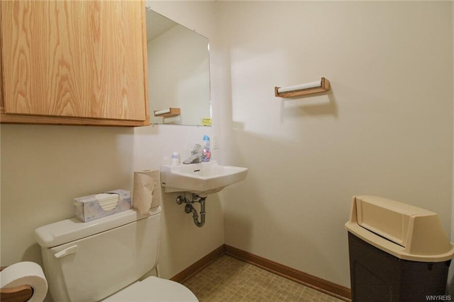 More Photos Of 16789 Kenmore Rd, Kendall Office For Sale