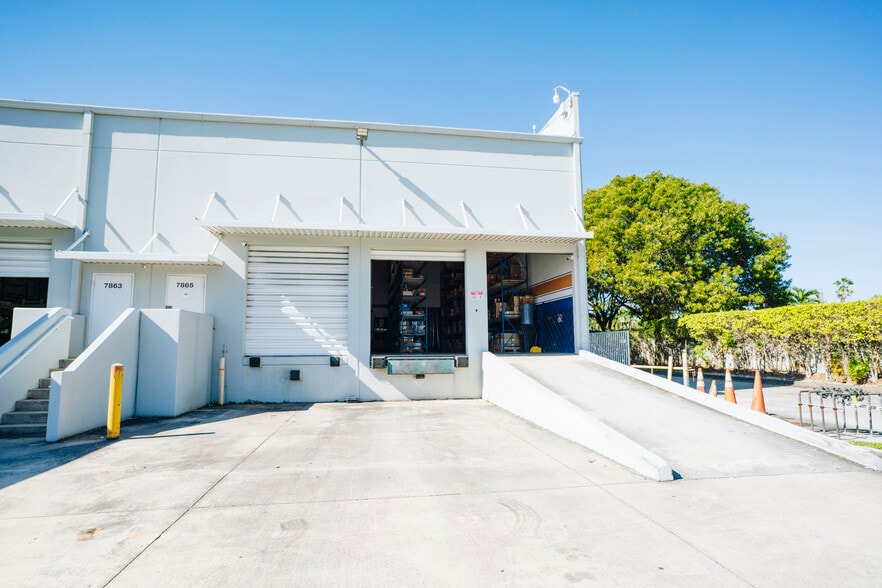 More Photos Of 7865 NW 46th St, Doral Warehouse For Lease