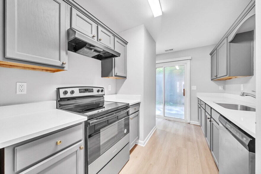 More Photos Of 300 Stonehaven Cir, Cartersville Apartments For Sale