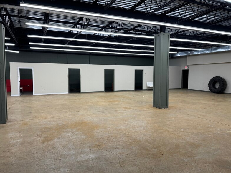 More Photos Of 2577 Route 112, Medford Auto Dealership For Lease