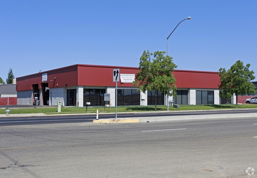 Primary Photo Of 2455 N Fowler Ave, Fresno Warehouse For Lease