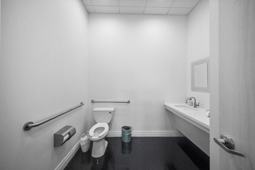 More Photos Of 25566 Bradbury Dr, Hockley Winery Vineyard For Sale