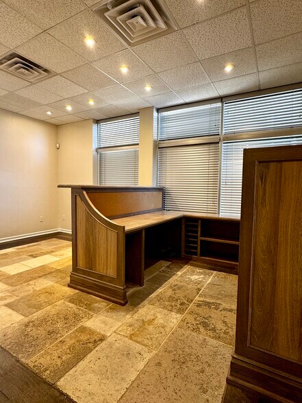 More Photos Of 7170 Westwind Dr, El Paso Medical For Lease