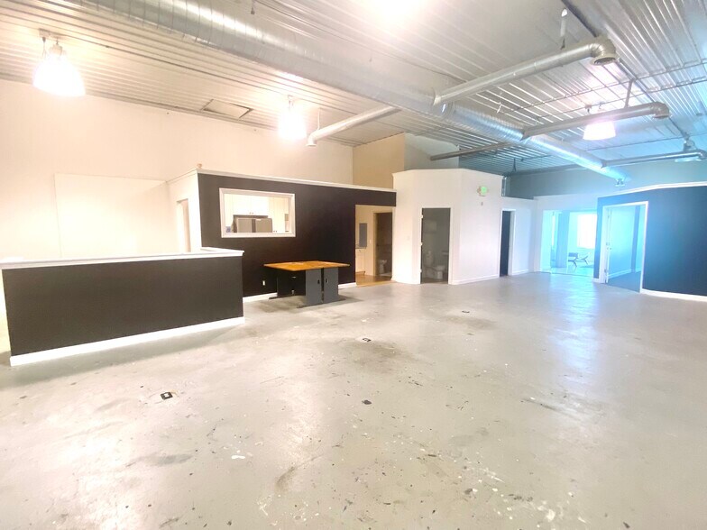 More Photos Of 1561-1599 E 93rd Ave, Merrillville Flex For Lease