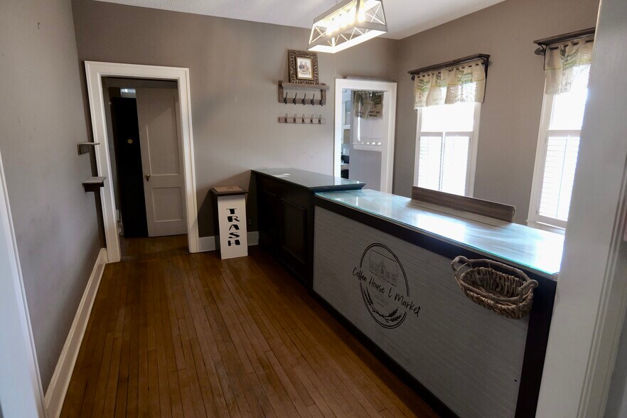 More Photos Of 1317 N Parkerson Ave, Crowley Storefront Retail Office For Sale
