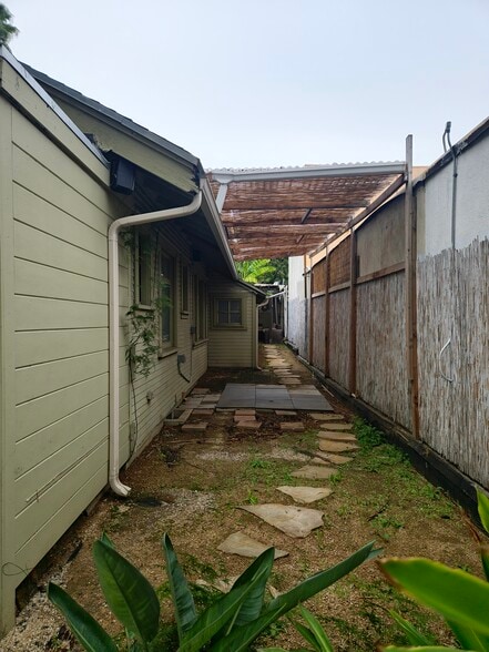 More Photos Of 3127 Santa Monica Blvd, Santa Monica Freestanding For Lease