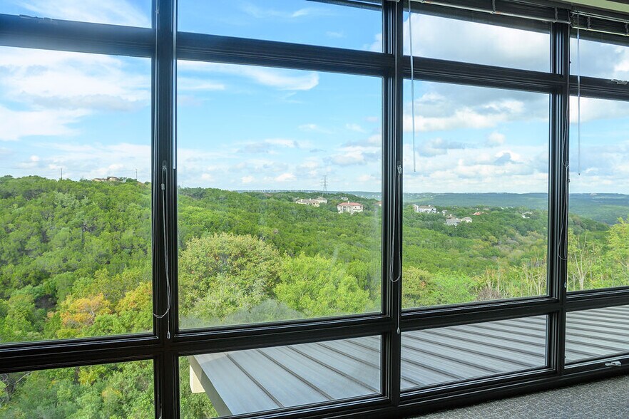 More Photos Of 8226 Bee Caves Rd, Austin Office For Sale