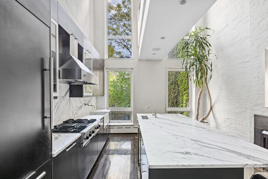 More Photos Of 262 W 25th St, New York Apartments For Sale