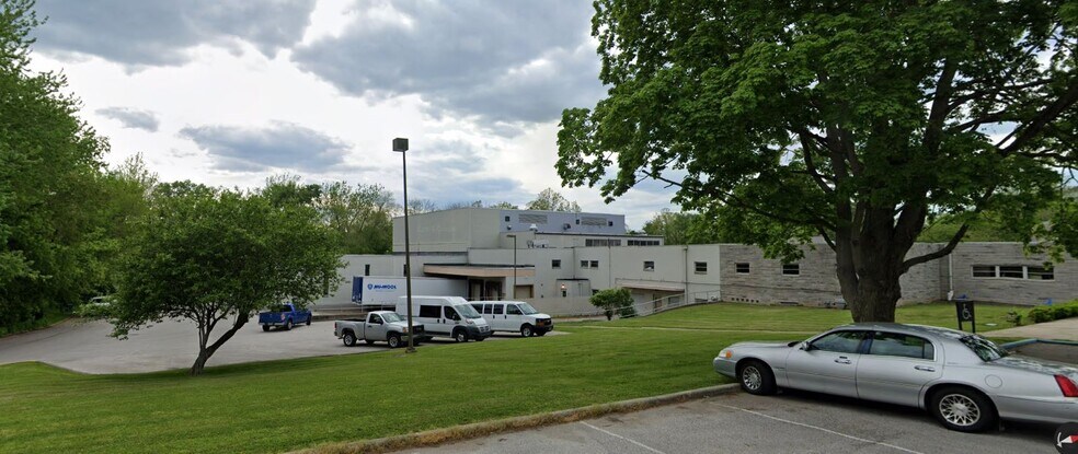 More Photos Of 1900 S Walnut St, Bloomington Manufacturing For Sale