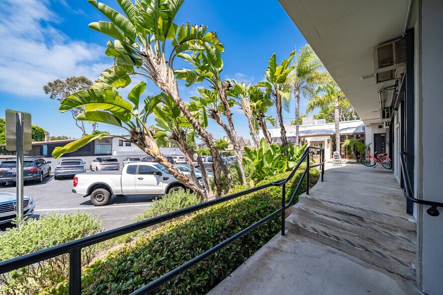 More Photos Of 2515 E Coast Hwy, Corona Del Mar Storefront Retail Office For Sale