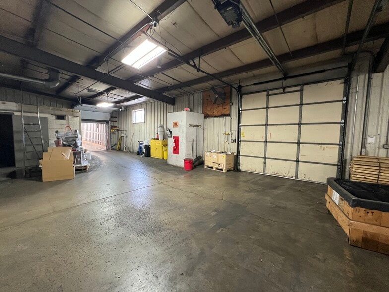 More Photos Of 520 Progress Dr, Hartland Distribution For Lease