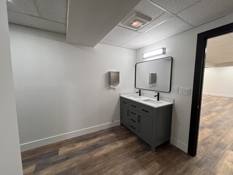 More Photos Of 494 Belmont Ave, Springfield Funeral Home For Lease