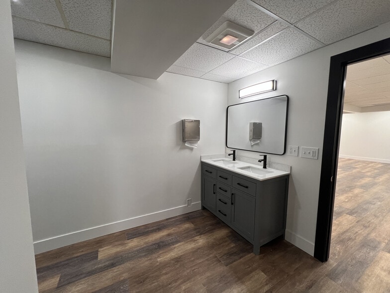 More Photos Of 494 Belmont Ave, Springfield Funeral Home For Lease